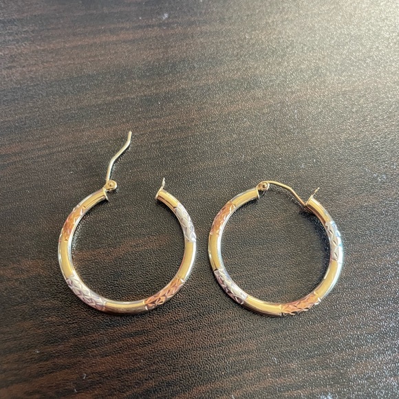 Pair of 14k gold 2 tone earrings - Picture 3 of 4